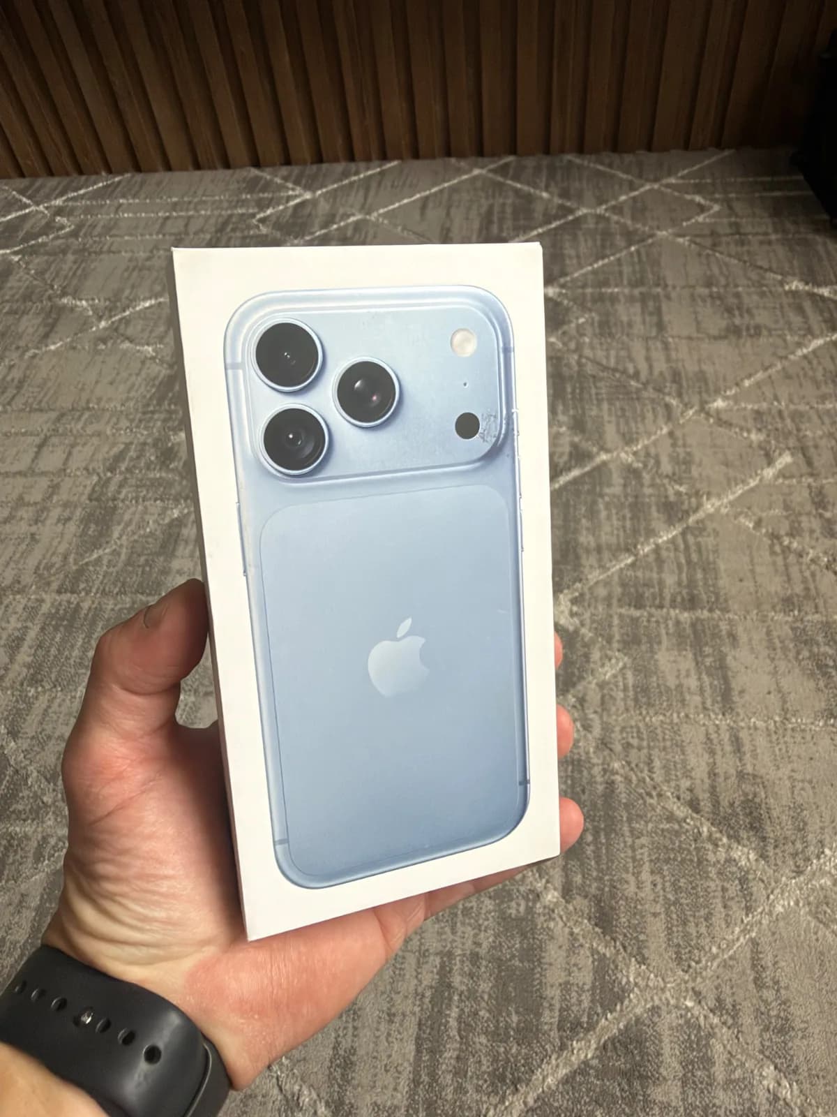 IPHONE 18 PRO 512 GB AZUL LACRADO